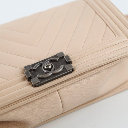 Chanel Old Medium Boy Chevron Caviar Pink Beige - photo 11