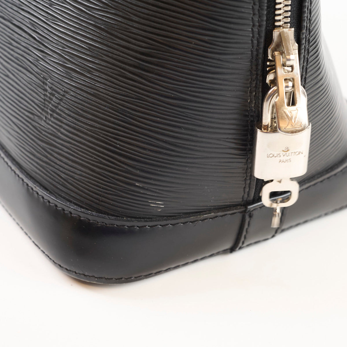 Louis Vuitton Alma PM Epi Black - photo 9