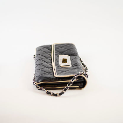 Chanel East West Flap Black - photo 3