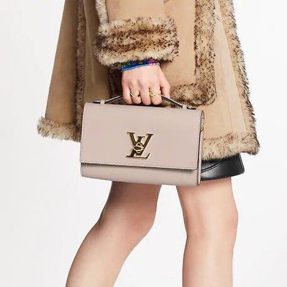 Louis Vuitton Lockme Clutch Greige - photo 4