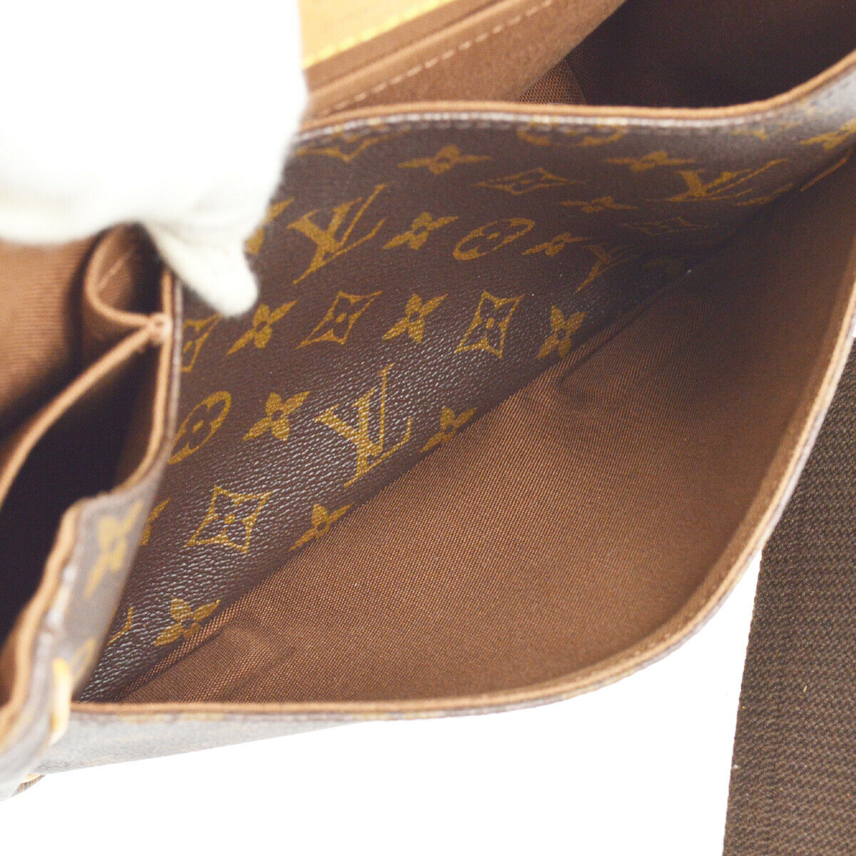 Louis Vuitton Bosphore Pm Crossbody - image 6