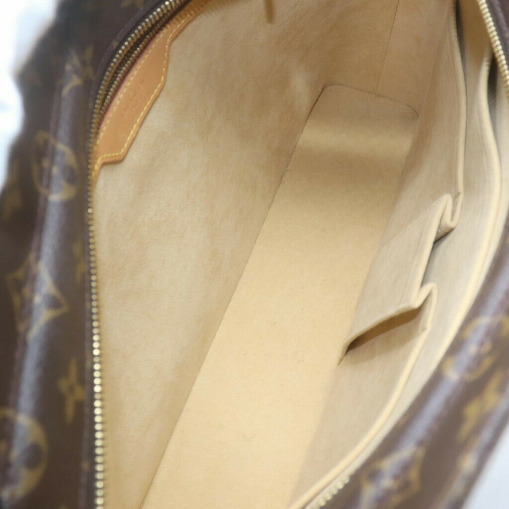 Louis Vuitton Luco Tote Bag - photo 9