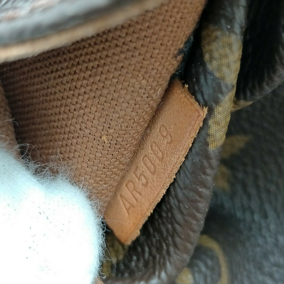 Louis Vuitton Totally Mm Tote Bag - image 9