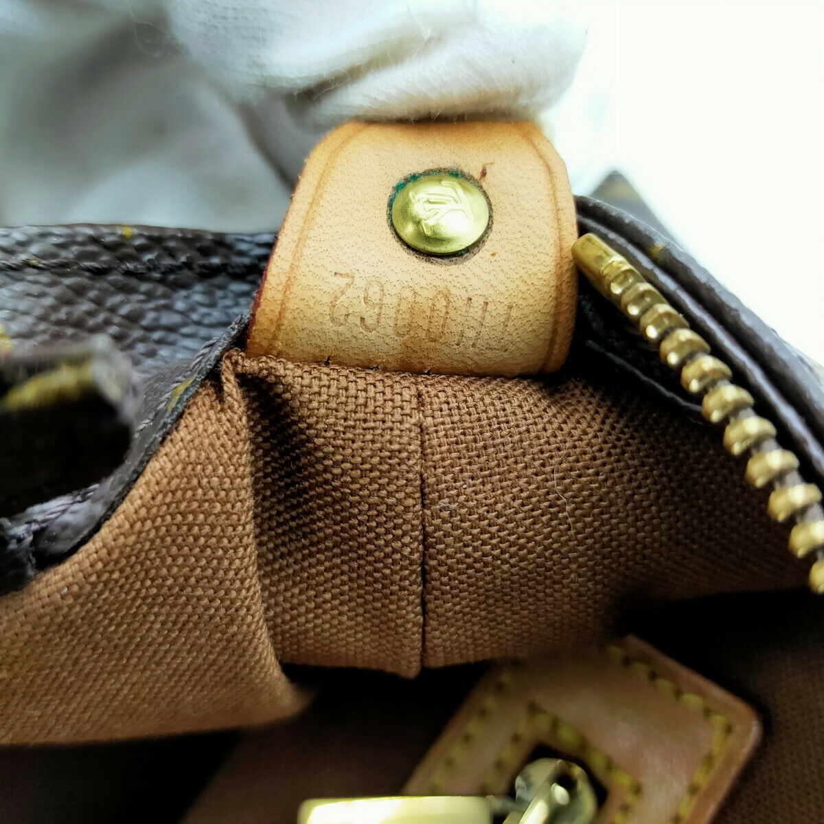 Louis Vuitton Cabas Mezzo Tote Bag - photo 9