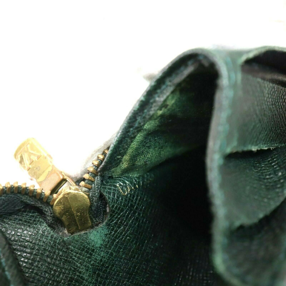 Louis Vuitton Taiga Bifold Zip - photo 10
