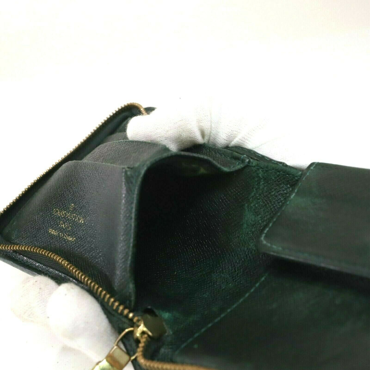 Louis Vuitton Taiga Bifold Zip - photo 11