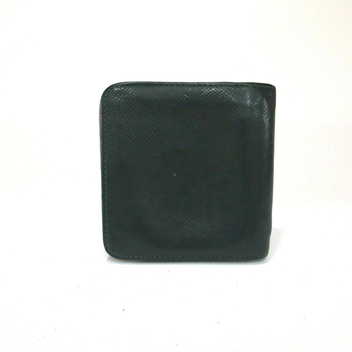 Louis Vuitton Taiga Bifold Zip - photo 2