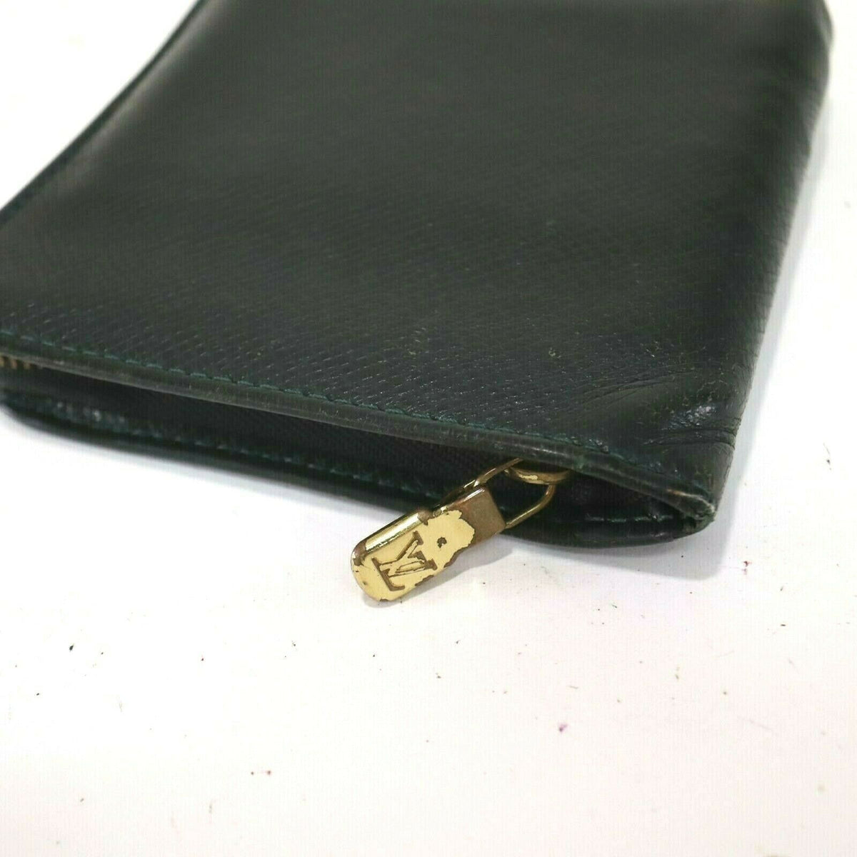 Louis Vuitton Taiga Bifold Zip - photo 4