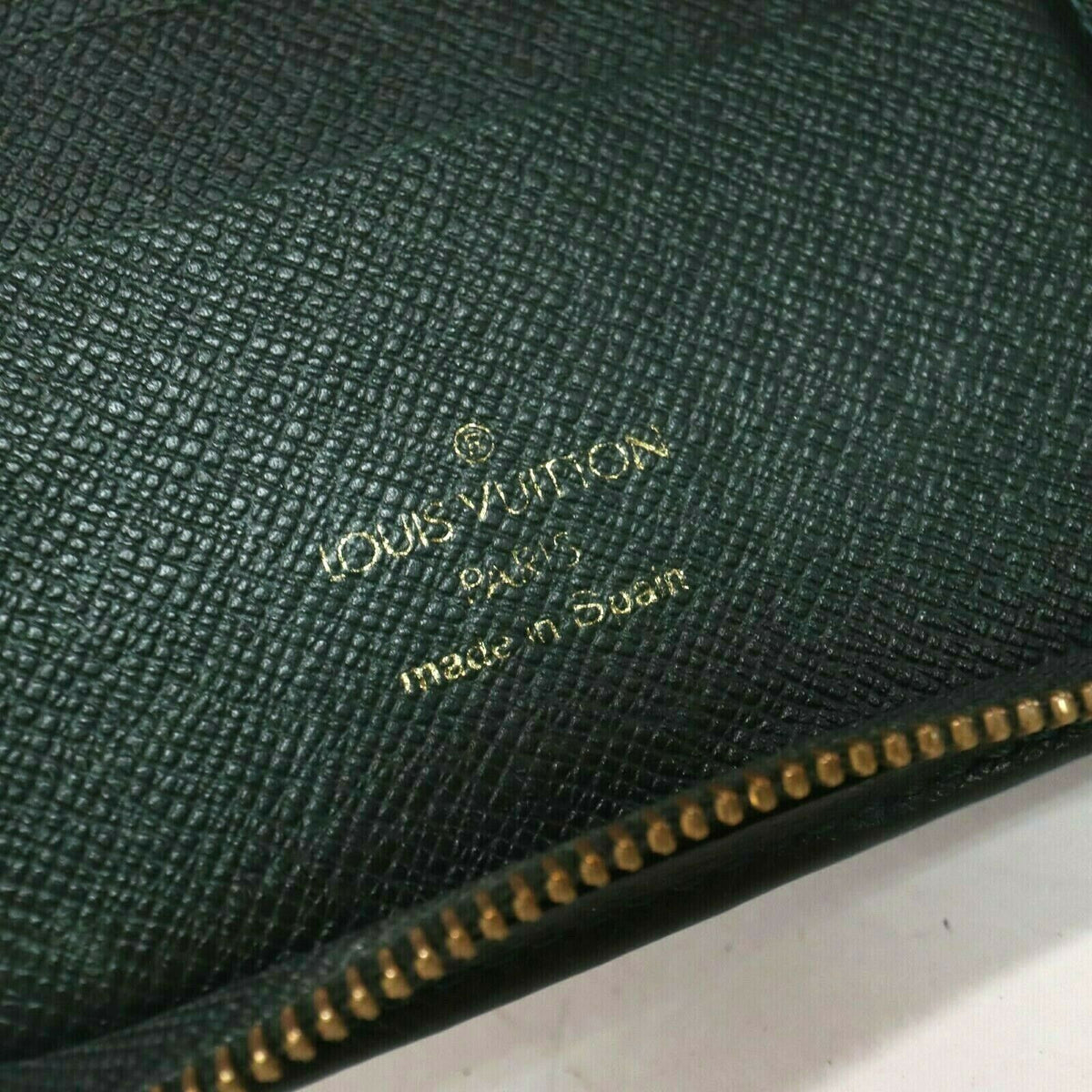 Louis Vuitton Taiga Bifold Zip - photo 6