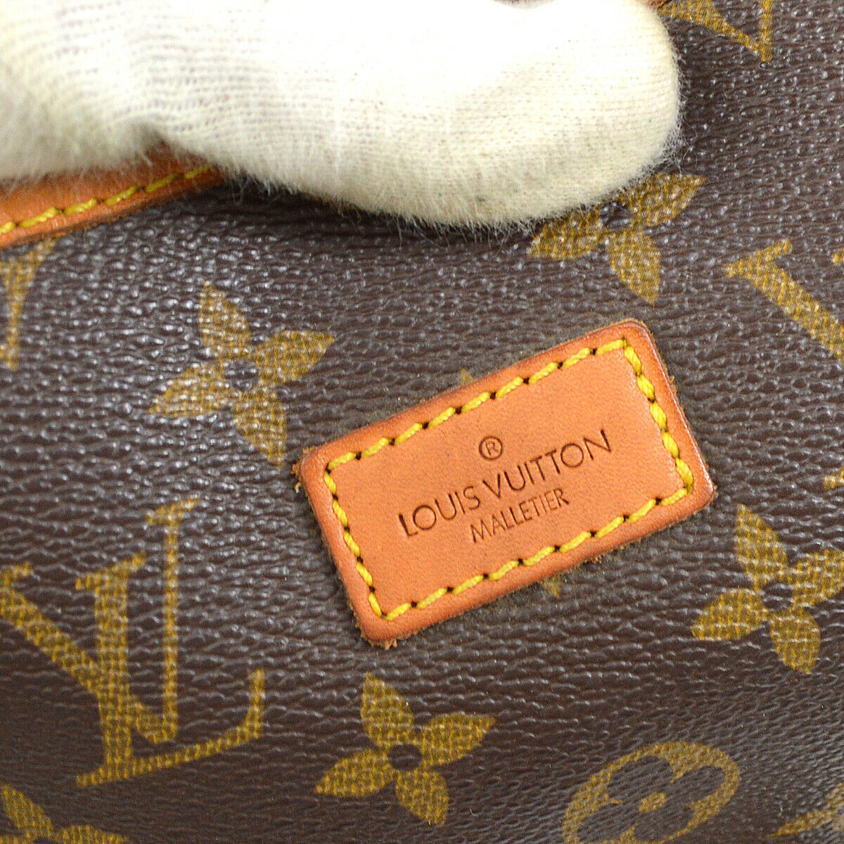 Louis Vuitton Saumur 35 Crossbody - image 10