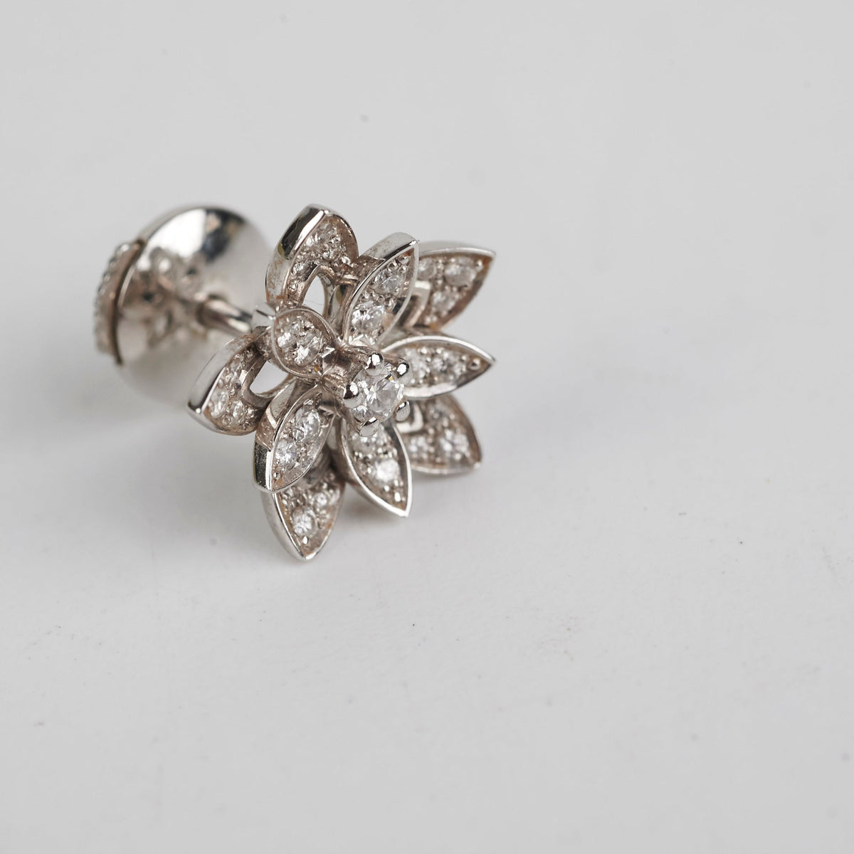 Van Cleef & Arpels Lotus Diamond Earrings White Gold - photo 4